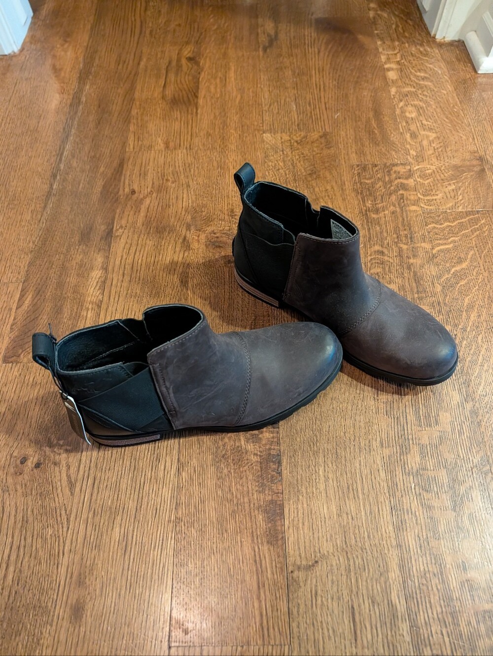 Sorel Emelie Waterproof Chelsea Boots Women’s Size 9 NWT
